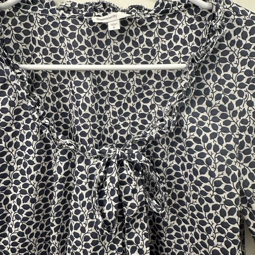 GAP Navy and White Leaf Print Maternity Blouse Small